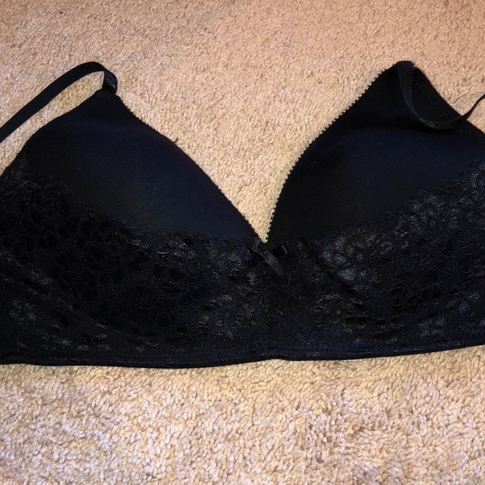 Wireless black bra with lace 38c